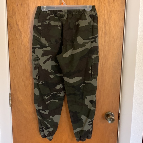 Shein camo pants with elastic at the ankles and the waist and a drawstring - Picture 2 of 4